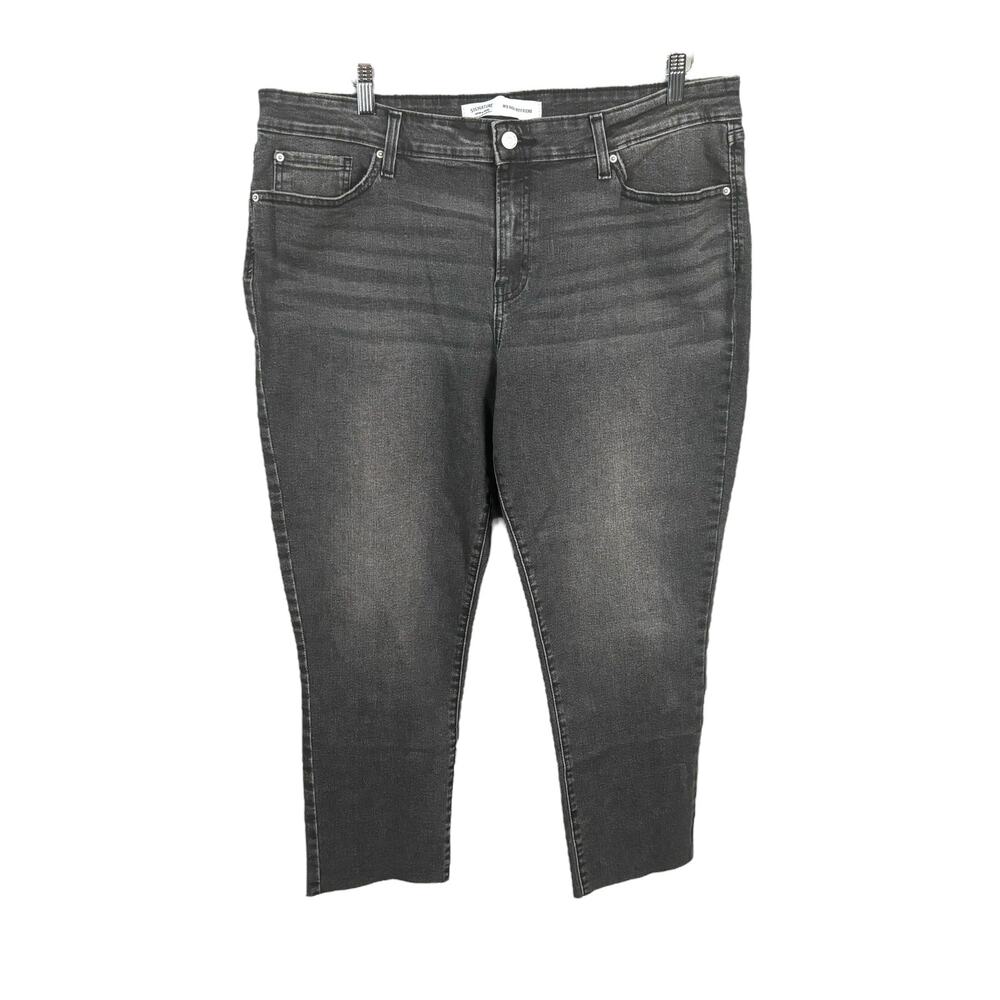 Levi Signature Women's Mid Rise Boyfriend Jeans Size 18 Raw Hem Dark Wash Crop